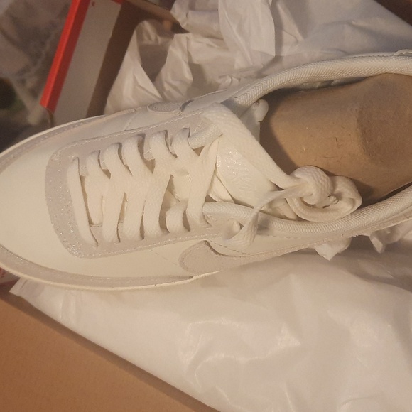 Nike Women's White Sneakers - Picture 3 of 5